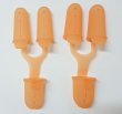 画像1: アイデア商品【つまむく指サック】中1個オレンジ　ホクホクジャガイモ皮むきに◎油物にも、指が汚れないシリコーン製 (1)
