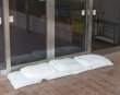 画像2: 緊急簡易土のう　10枚スタンダード（どのう）　Ｈ－ＤＮＷ－５　No1560330　　ゲリラ豪雨や災害への備えに！ (2)